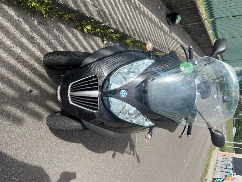Piaggio MP3 400 LT – Vista 2