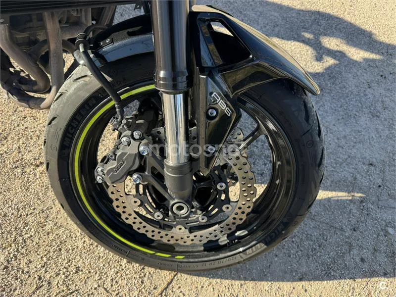 Kawasaki Z900 – Vista 19