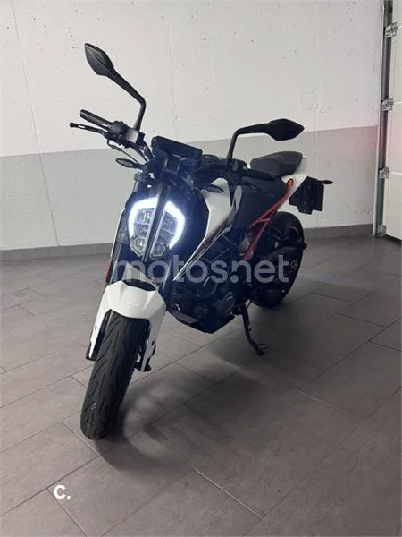 KTM 125 – Vista 2