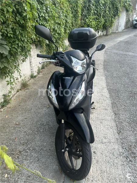 Honda Vision 110 – Vista 3