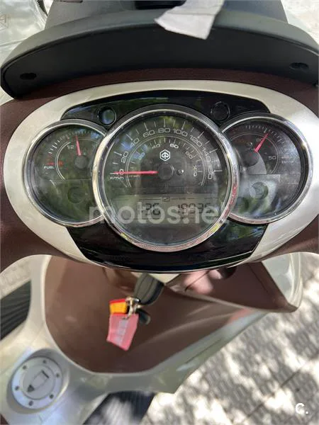 Piaggio Beverly 300 – Vista 2