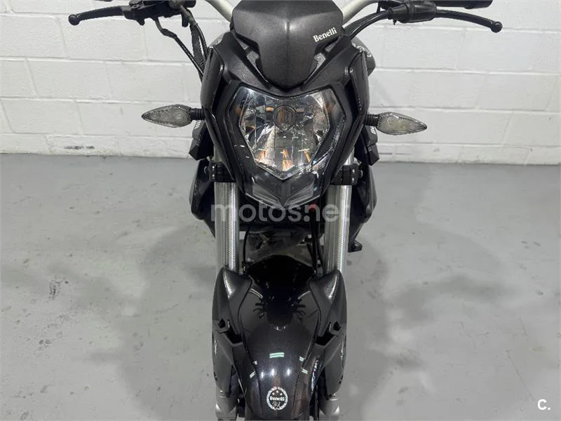Benelli BN 125 – Vista 18