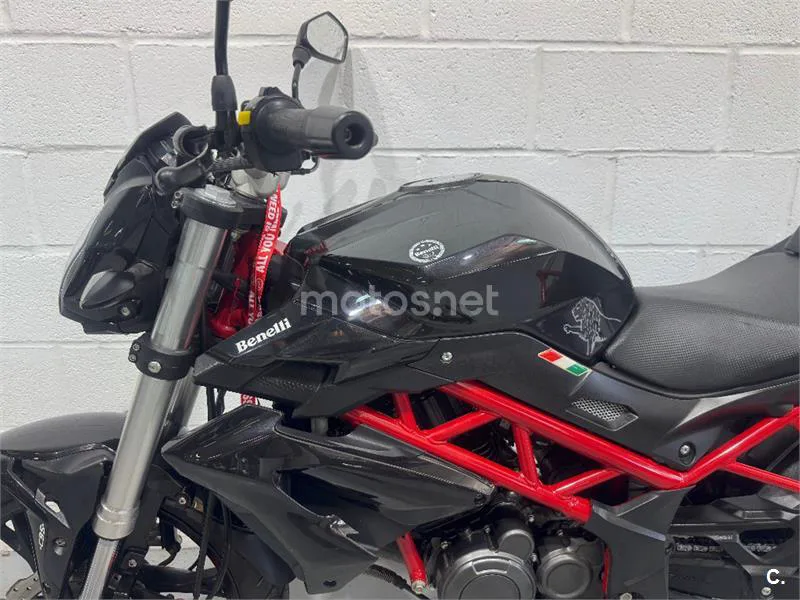 Benelli BN 125 – Vista 21