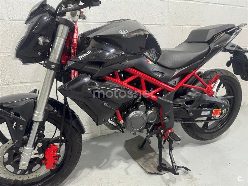 Benelli BN 125 – Vista 23