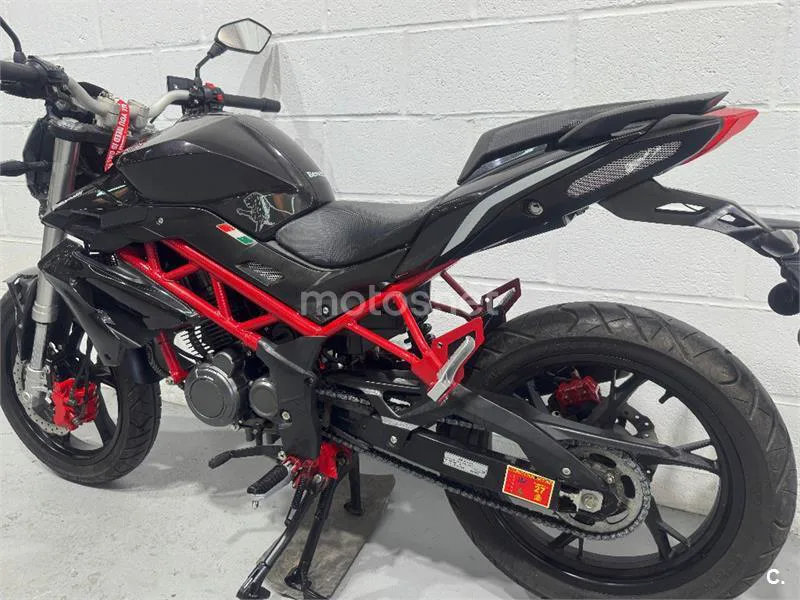 Benelli BN 125 – Vista 24