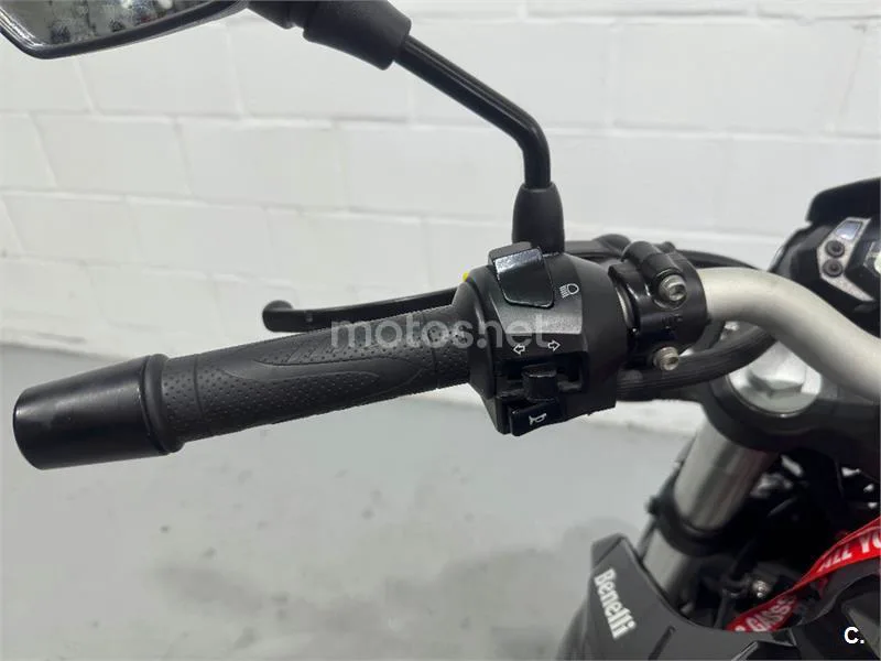 Benelli BN 125 – Vista 26