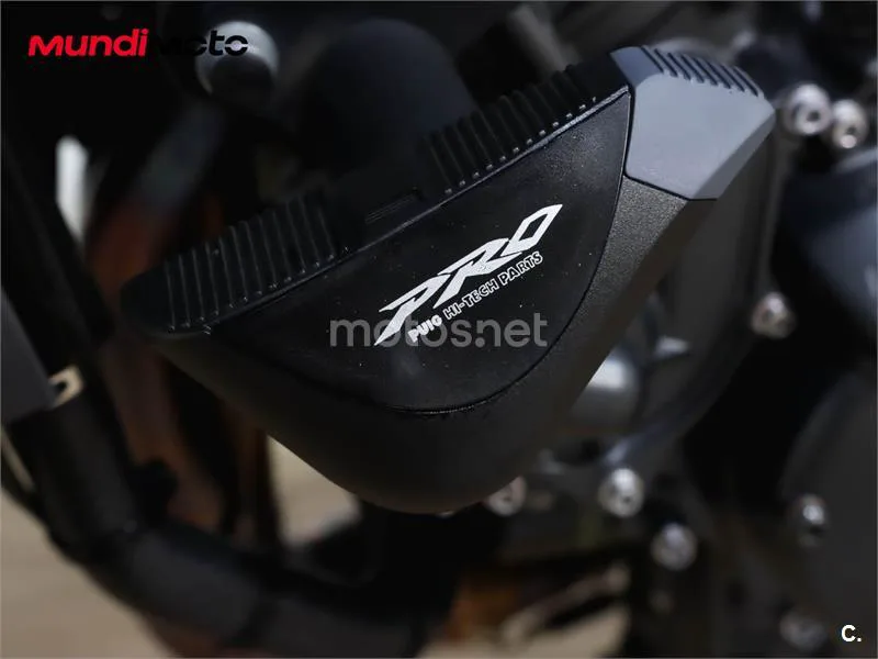 Yamaha MT-09 – Vista 16