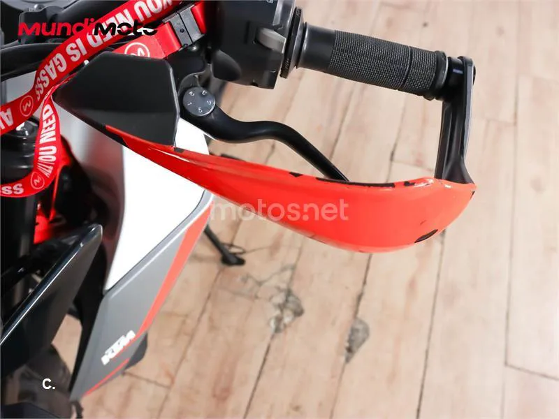 KTM 390 – Vista 22