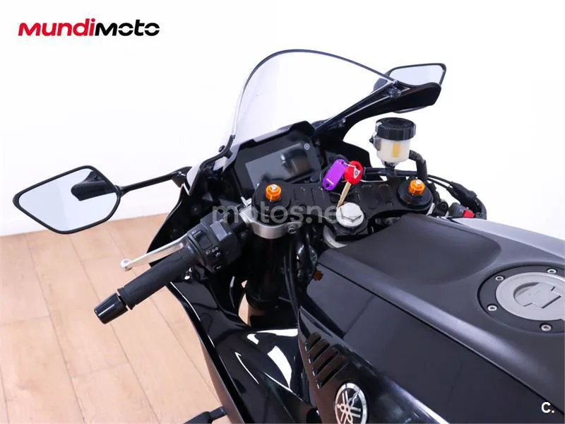 Yamaha R7 – Vista 11