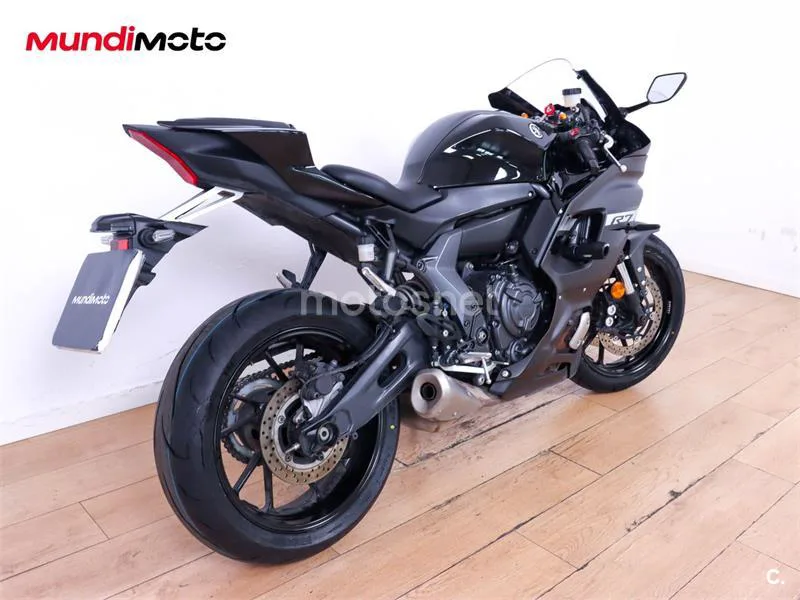 Yamaha R7 – Vista 3