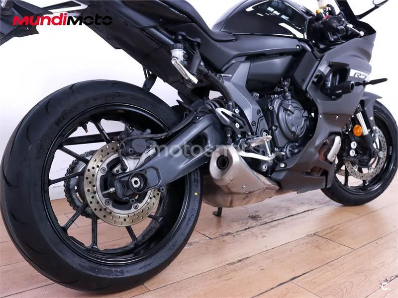 Yamaha R7 – Vista 4