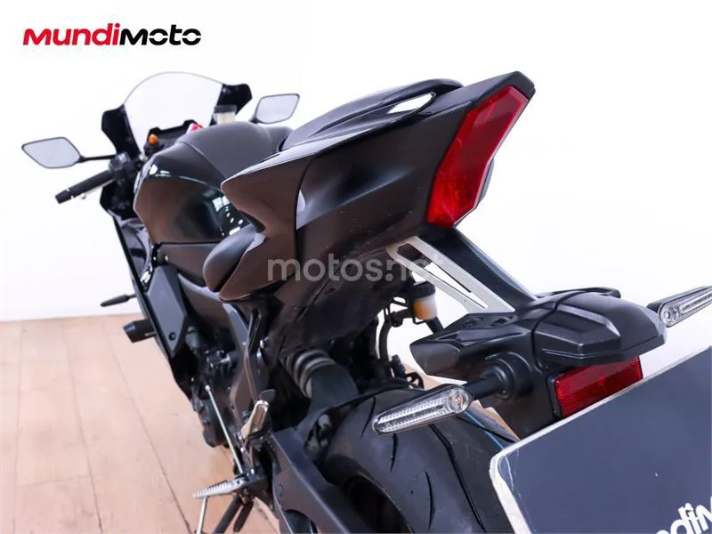 Yamaha R7 – Vista 9