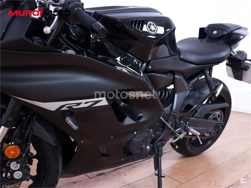 Yamaha R7 – Vista 10