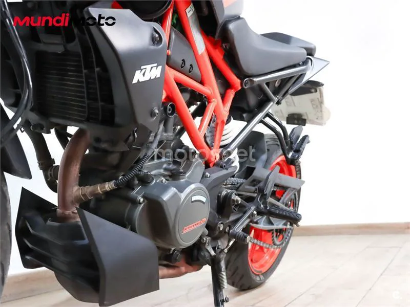 KTM 125 – Vista 10