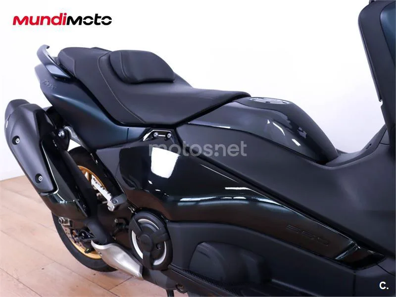 Yamaha TMAX – Vista 16