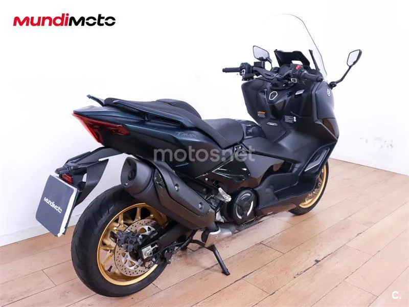 Yamaha TMAX – Vista 3
