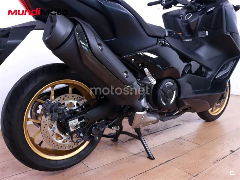 Yamaha TMAX – Vista 4