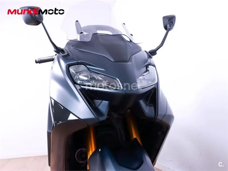 Yamaha TMAX – Vista 5