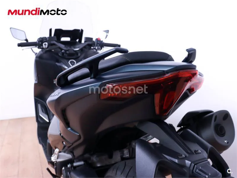 Yamaha TMAX – Vista 9