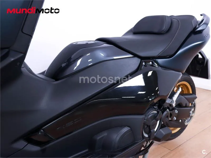 Yamaha TMAX – Vista 10