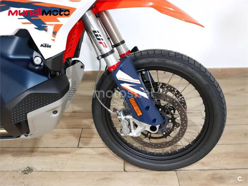 KTM 890 – Vista 20