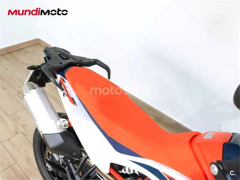 KTM 890 – Vista 21