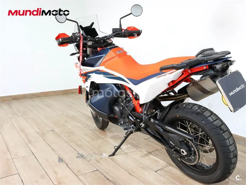 KTM 890 – Vista 8