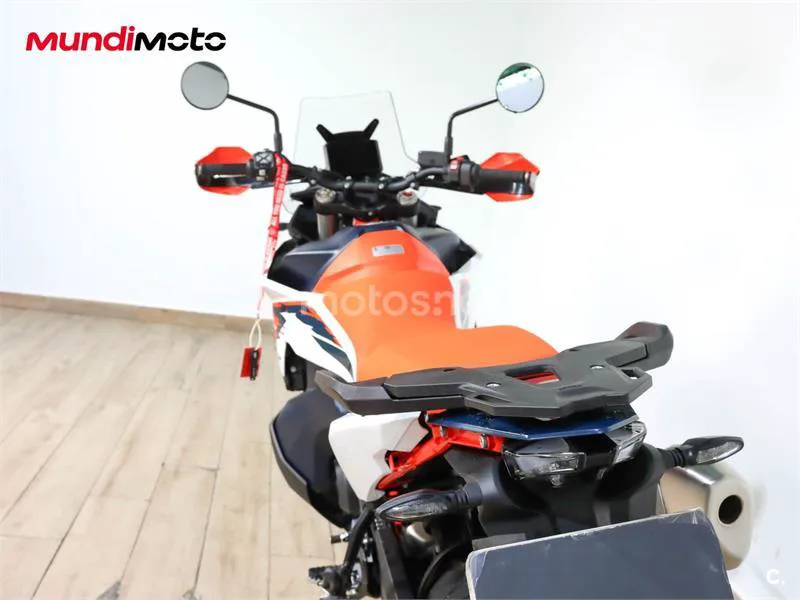 KTM 890 – Vista 9
