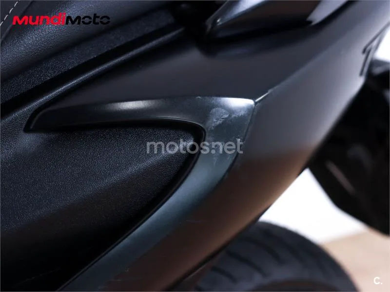 Yamaha TMAX 560 – Vista 16