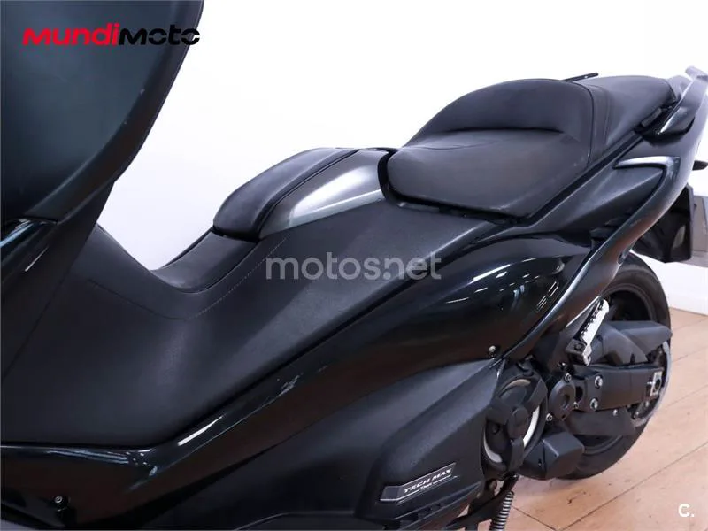 Yamaha TMAX 560 – Vista 10