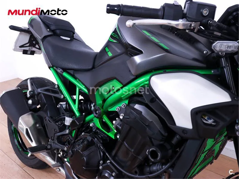 Kawasaki Z900 – Vista 17