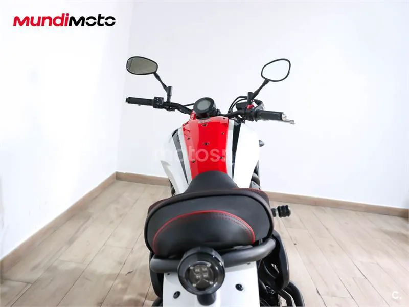 Yamaha XSR 700 – Vista 4