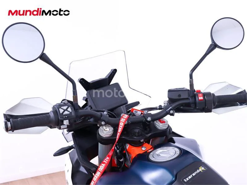 KTM 890 – Vista 11