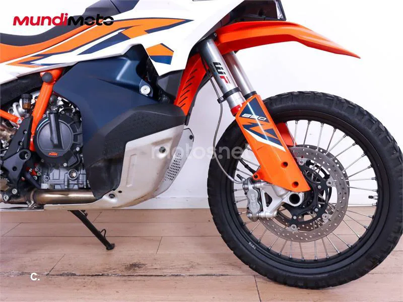 KTM 890 – Vista 17