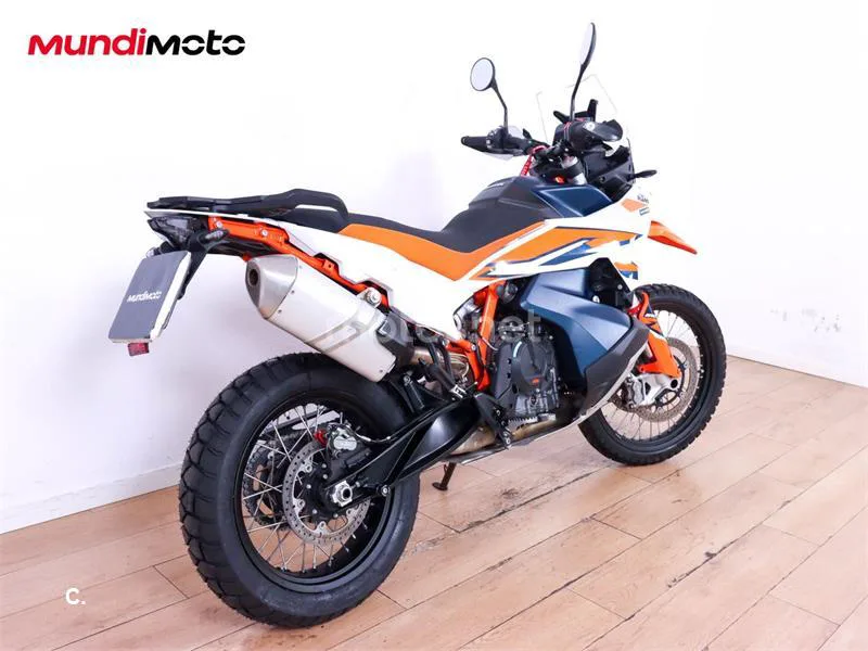KTM 890 – Vista 3