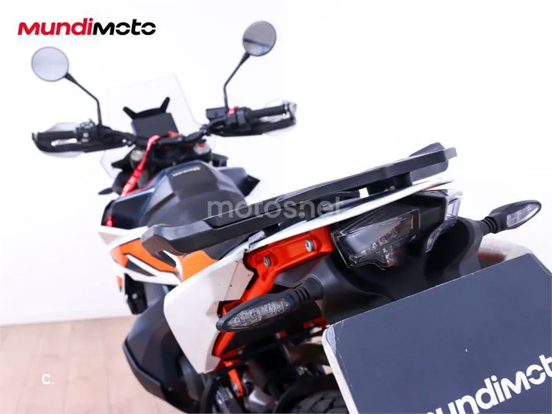 KTM 890 – Vista 9