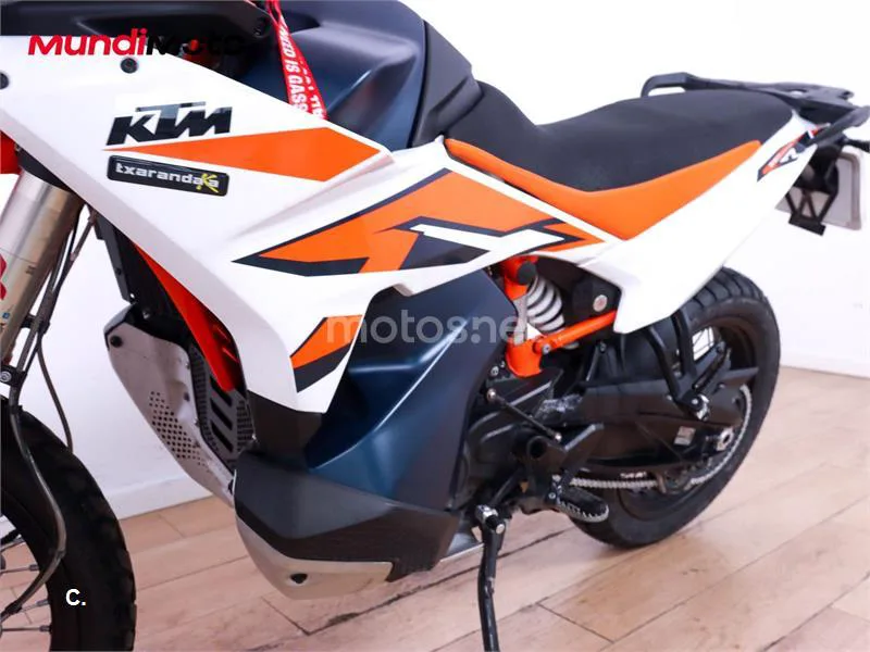 KTM 890 – Vista 10