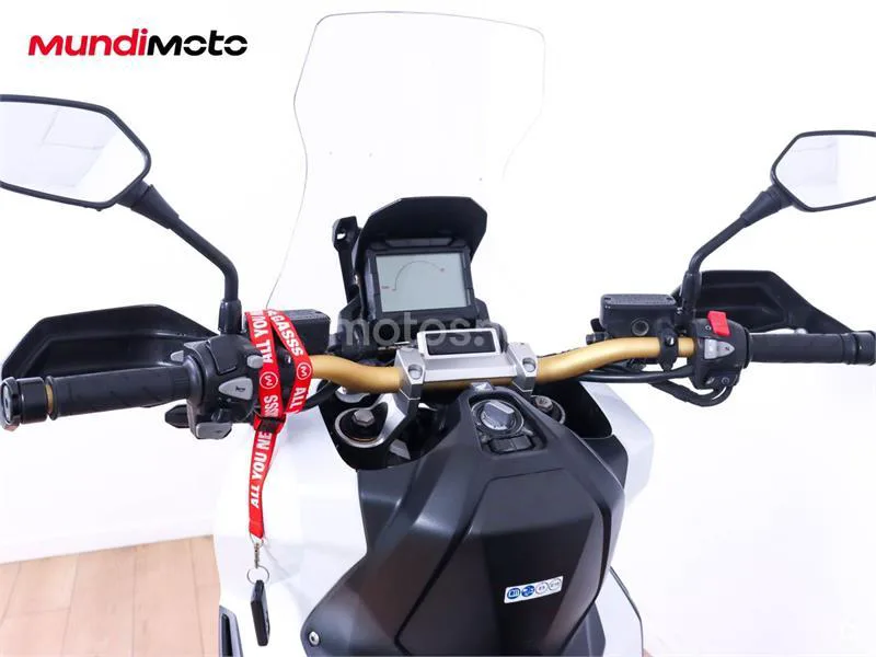 Honda X-ADV – Vista 11
