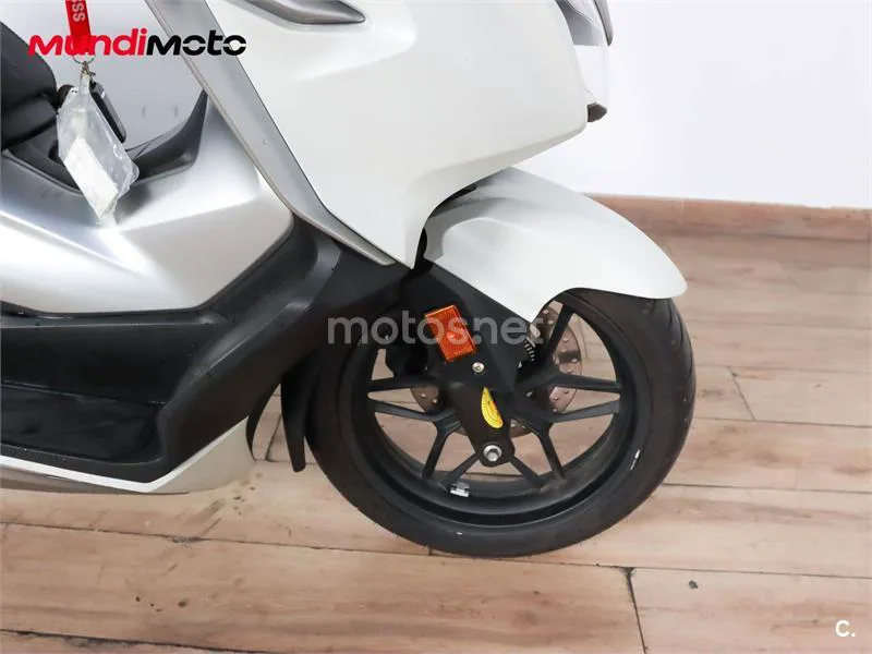 Honda Forza – Vista 30