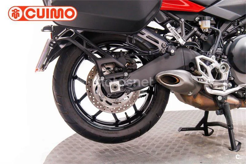 Yamaha Niken – Vista 14