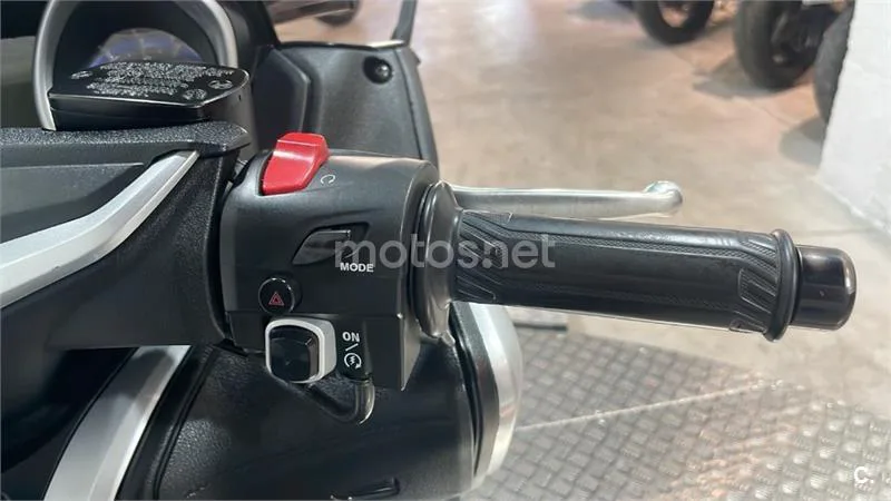 Yamaha TMAX – Vista 11
