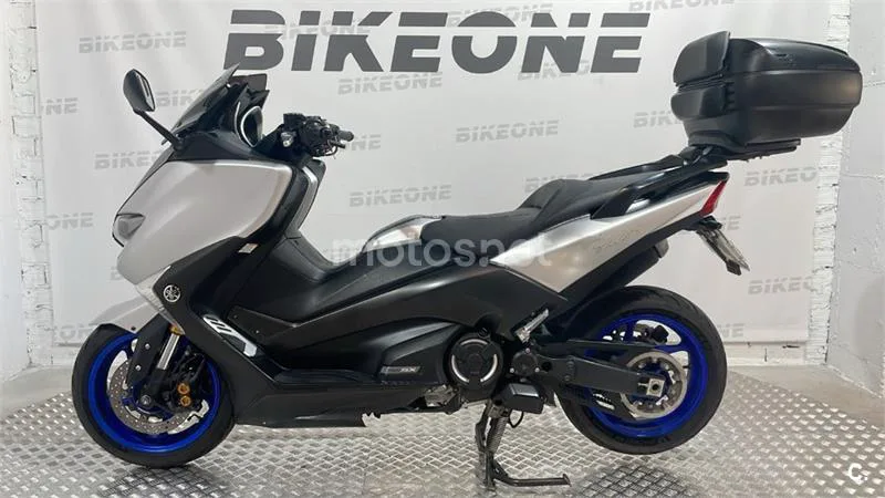 Yamaha TMAX – Vista 4