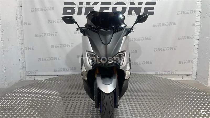 Yamaha TMAX – Vista 5