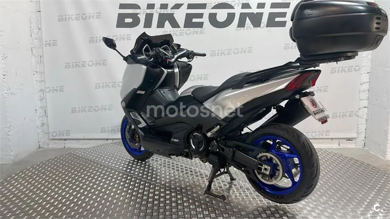 Yamaha TMAX – Vista 6
