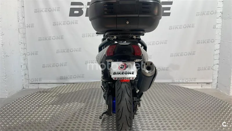 Yamaha TMAX – Vista 7