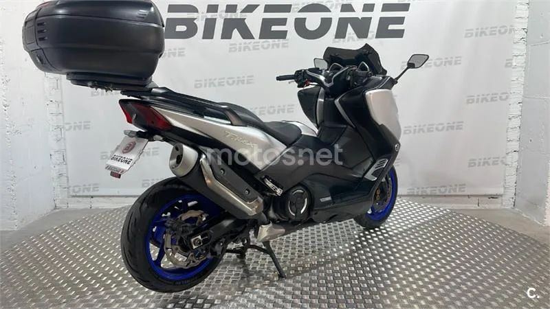 Yamaha TMAX – Vista 8