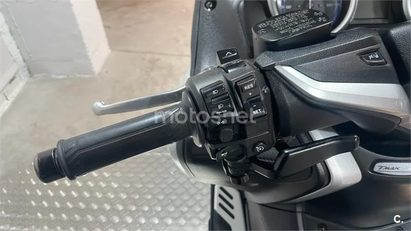 Yamaha TMAX – Vista 10