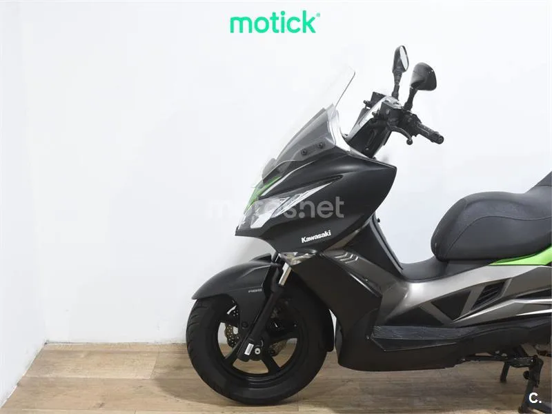 Kawasaki J300 – Vista 8