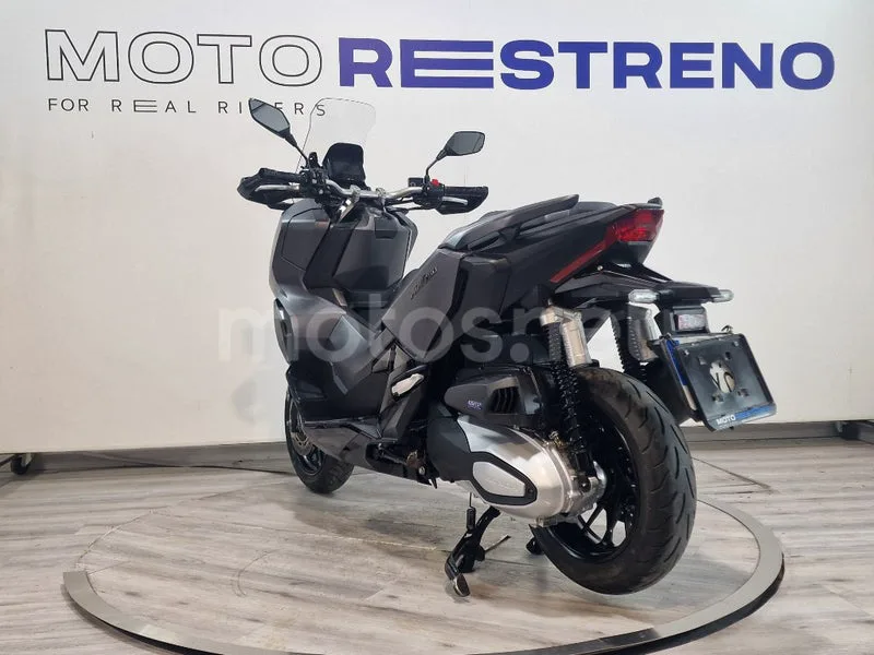 Honda ADV 350 – Vista 3