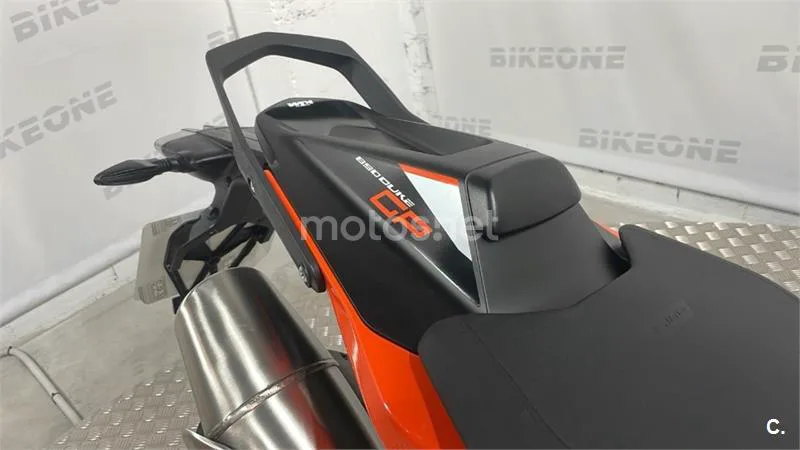 KTM 890 – Vista 11